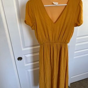 Flowing, yellow dress